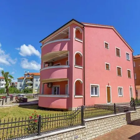 For Up To Five Persons, Only 500m From The * Medulin